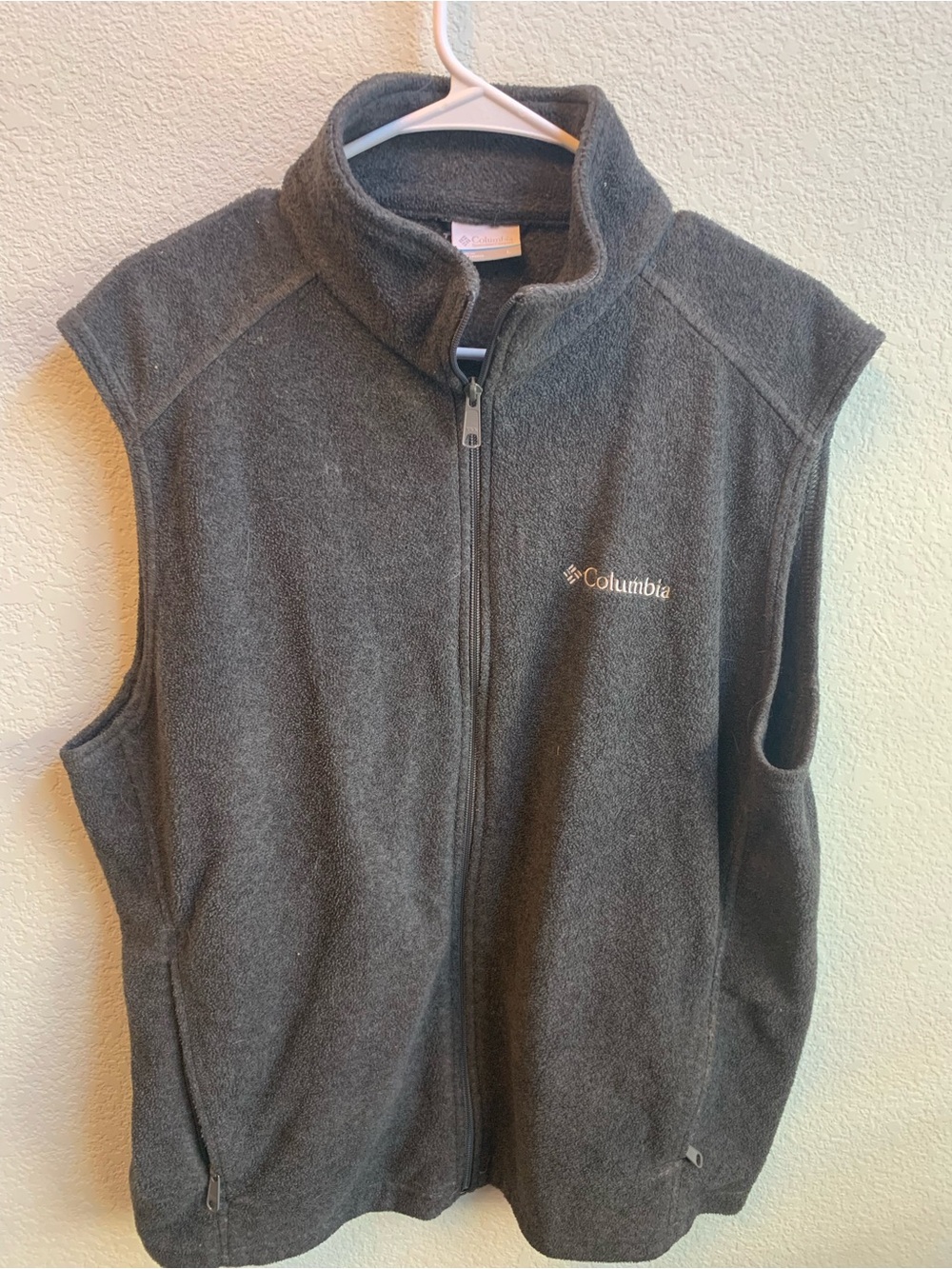 Columbia Men’s Gray Fleece Vest - Full Zip Outdoor Layer